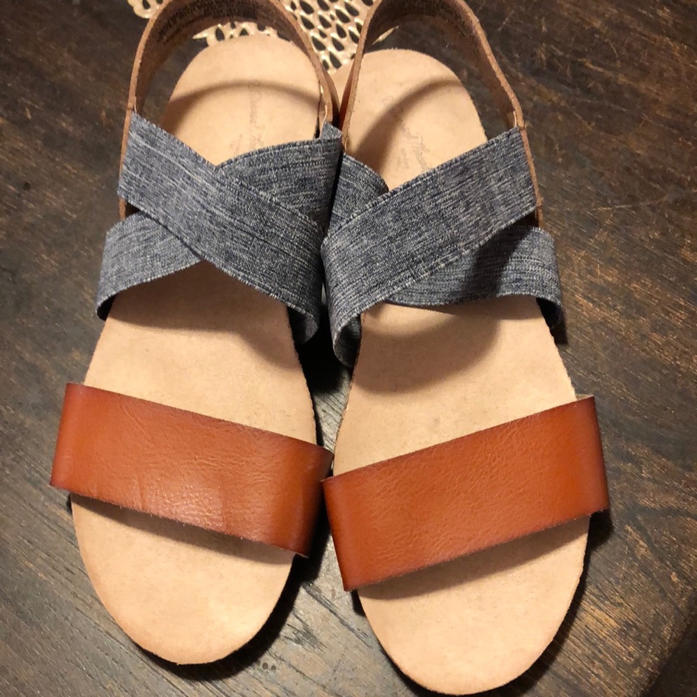 Universal Thread sandals